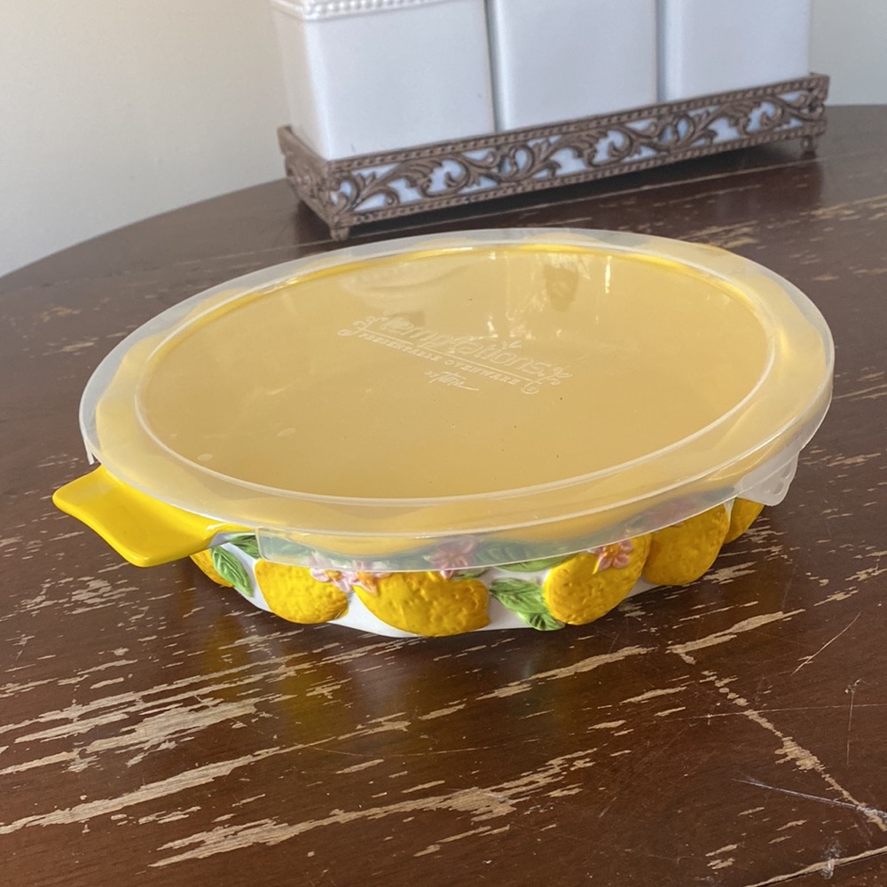 Temp-Tations 9” Lemon Pie Plate with Lid
